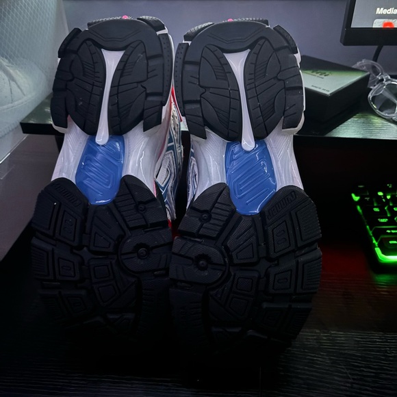 BALENCIAGA WHITE RUNNERS - Picture 6 of 8